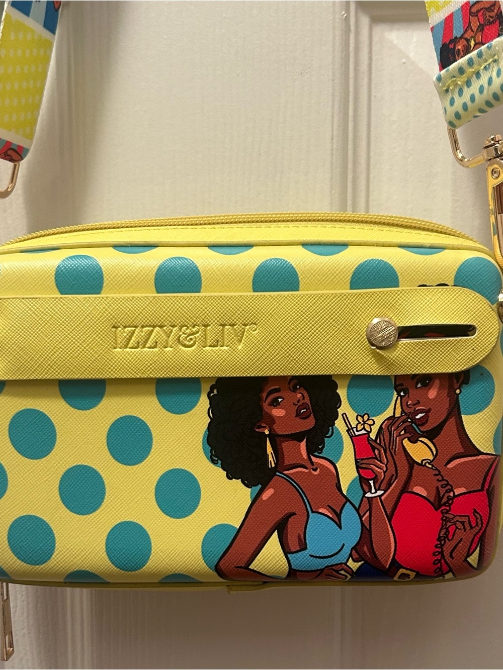 Rare Izzy & Liv Brown Sugar Pop Art Camera Crossbody Bag